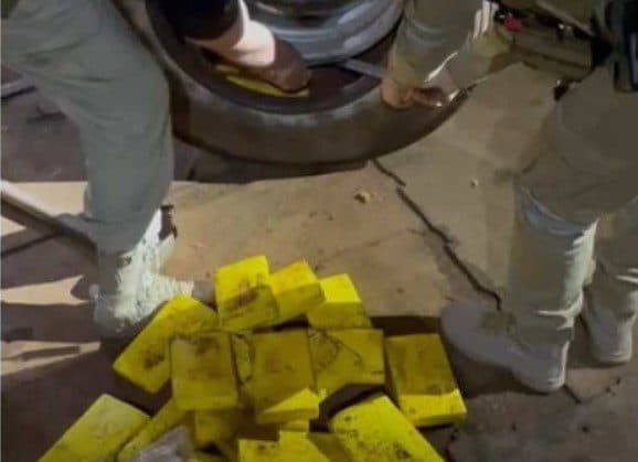 PRF prende motorista com 52 quilos de cocaína em caminhão com doações para Rio Grande do Sul