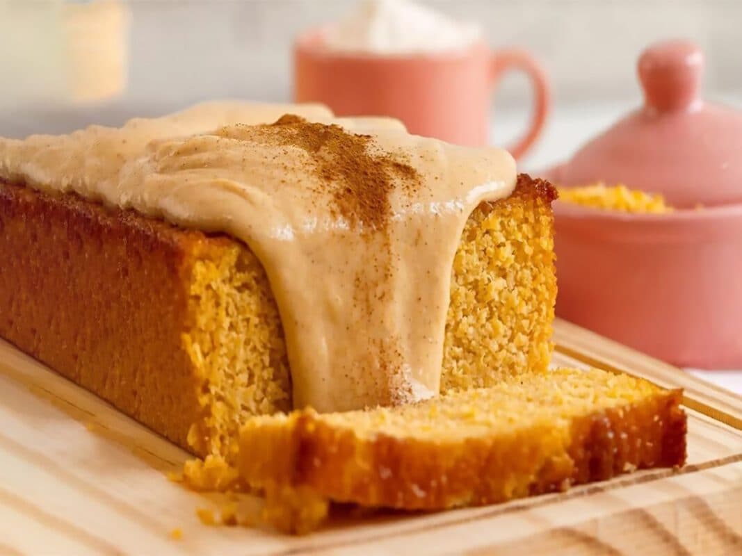 RECEITA JUNINA: bolo de milho com cobertura de canjica