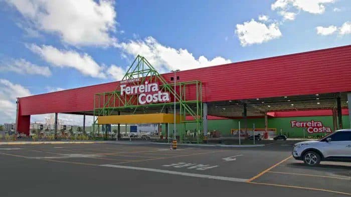 Ferreira Costa arrecada alimentos, roupas e itens de higiene para vítimas de enchentes; veja como ajudar