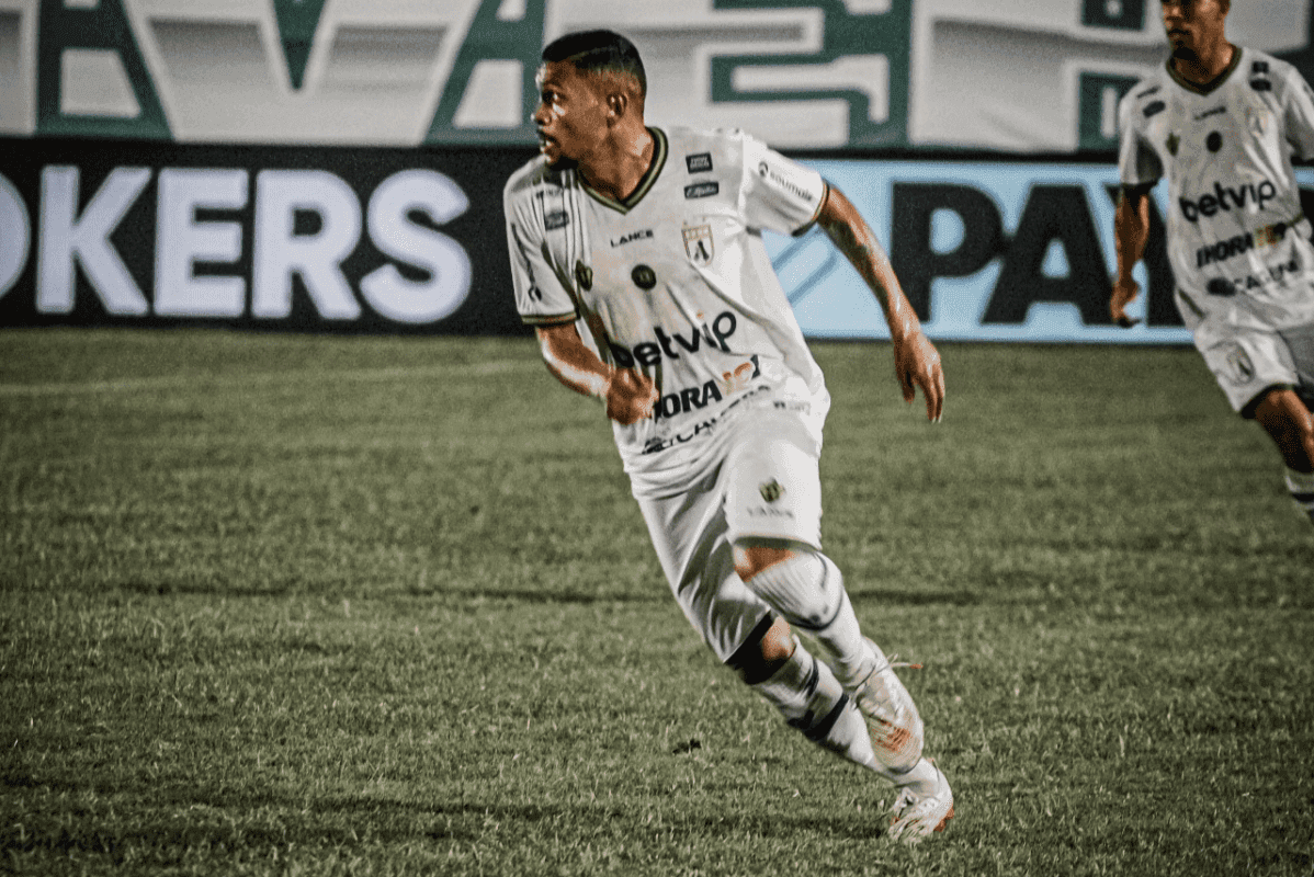 Após derrota contra o Treze, lateral do Sousa ressalta necessidade de primeira vitória em casa