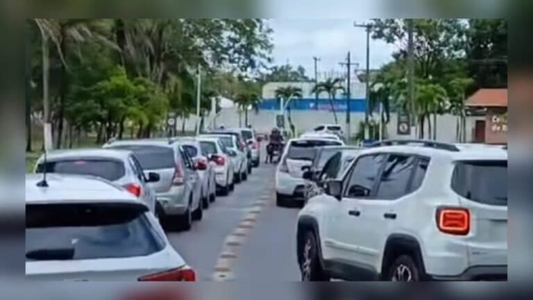 Alunos reclamam por esperar até 40 minutos para conseguir motoristas por aplicativo após Unipê cobrar estacionamento