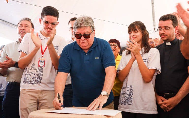 Governador entrega sistemas de abastecimento em Santa Cecília e Umbuzeiro; investimento de R$ 11 milhões