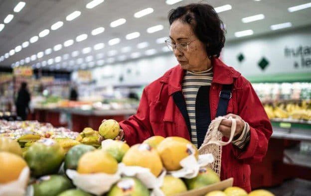 Contas básicas de água, luz e gás representam até 10% da renda mensal de 5 em cada 10 brasileiros