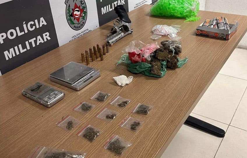Polícia prende suspeito de porte ilegal de armas e tráfico de drogas na Paraíba