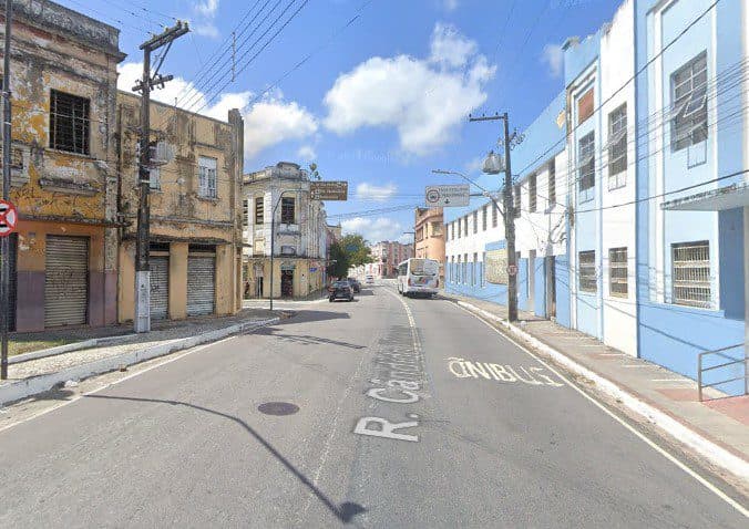 Prédio abandonado pega fogo no Centro Histórico de João Pessoa