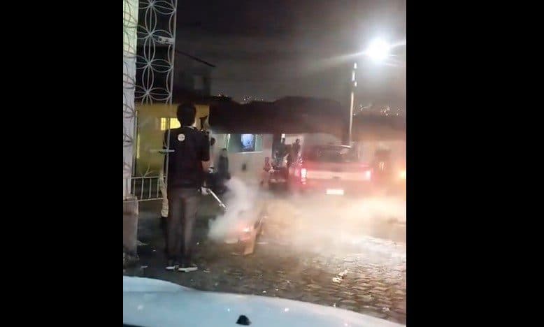 VÍDEO: fogueiras são apagadas durante operação do Corpo de Bombeiros em Campina Grande