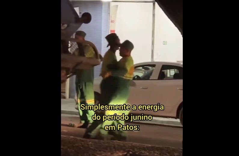 VÍDEO: garis caem no forró enquanto recolhem lixo no Centro de Patos