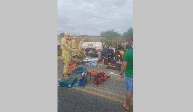 Três mulheres morrem em acidente entre carro da Prefeitura de Emas e caminhonete; bebê e mais dois ficam feridos