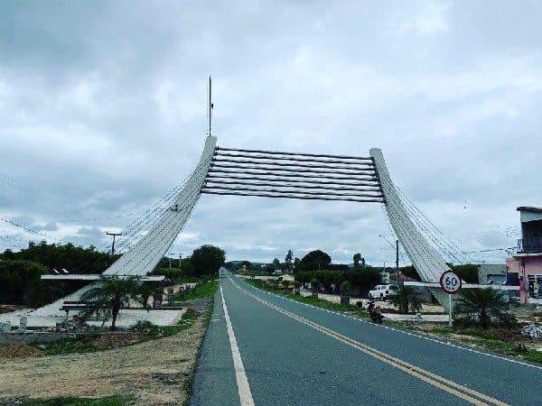 TCE-PB intima prefeita de Uiraúna explicar aumento de mais de 87% nos gastos com festas e mais de R$ 3,6 milhões em despesas não comprovadas