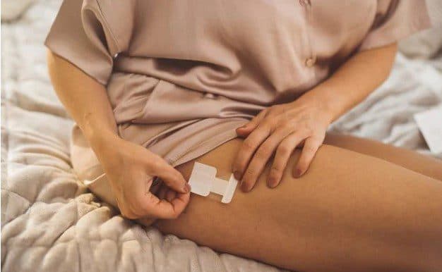 Adesivo de reposição hormonal tem mudado a vida de mulheres na menopausa