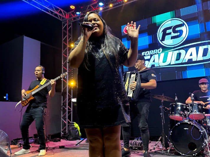 Banda paraibana Forró Saudade se apresenta hoje na praia do Cabo Branco