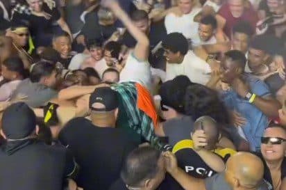 VÍDEO: fã pede pix a Nattanzinho após ter relógio furtado quando cantor pulou nos braços do público, em Campina Grande