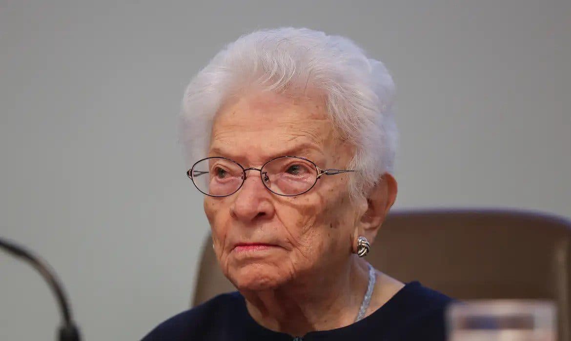 Luiza Erundina recebe visita de Lula após deixar UTI