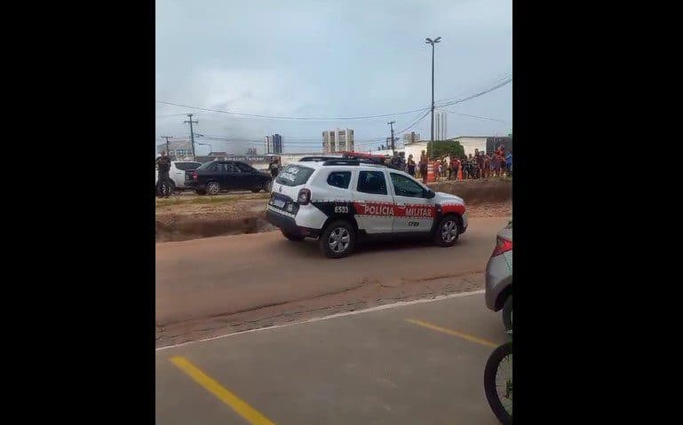 VÍDEO: protesto bloqueia totalmente BR-230 em Cabedelo e causa grande engarrafamento 