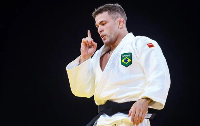 William Lima vai para a semifinal no judô e Larissa Pimenta disputa a repescagem no 2º dia