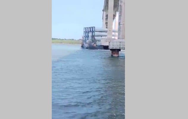VÍDEO: barco bate em ponte de Natal; estrutura vai ser avaliada