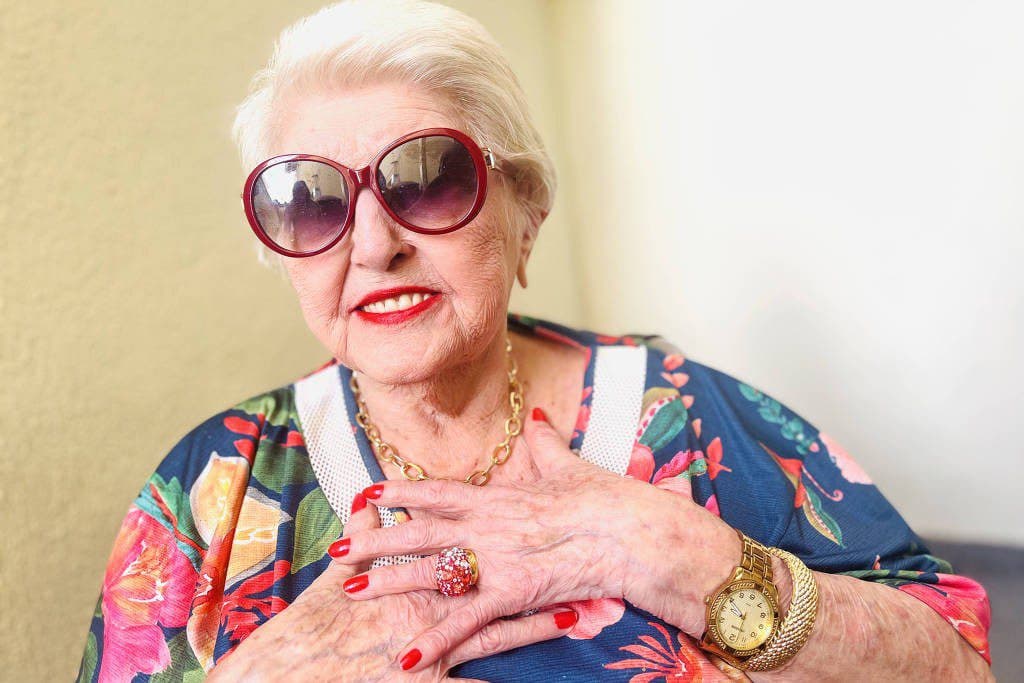 VÍDEO: aos 94 anos, influencer quer ir para Tambaba e crava: "entrei na modernidade, sou uma mulher diferente"