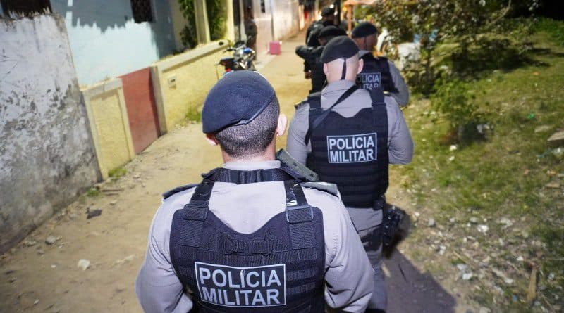Polícia Militar encontra homem amarrado em comunidade de Bayeux