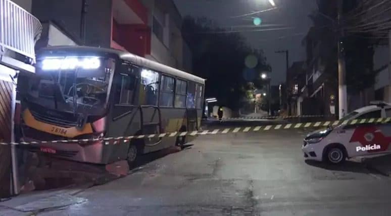 Motorista de ônibus é morto com tiro na cabeça após discussão com passageiro em São Paulo