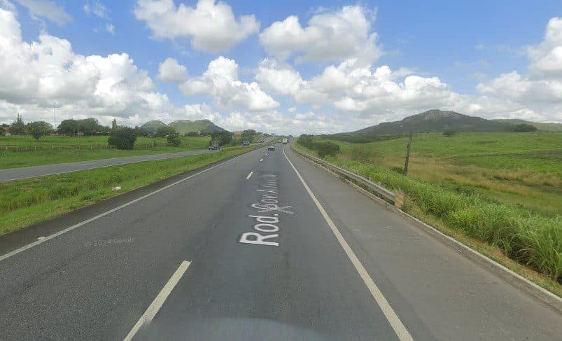 Motorista é encontrado morto dentro de caminhão em acostamento da BR-230, na Paraíba