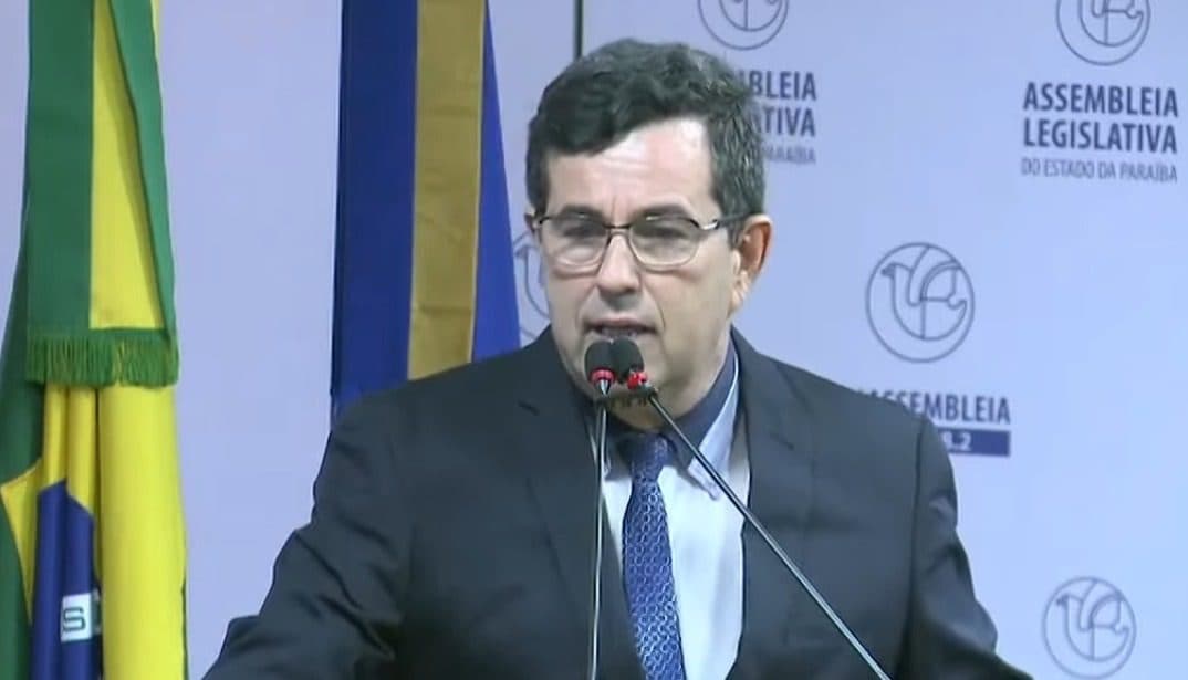 Aron Andrade toma posse como deputado na Assembleia Legislativa da Paraíba