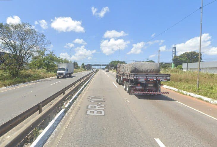Pintura em pista causa lentidão em trecho da BR-101 em João Pessoa