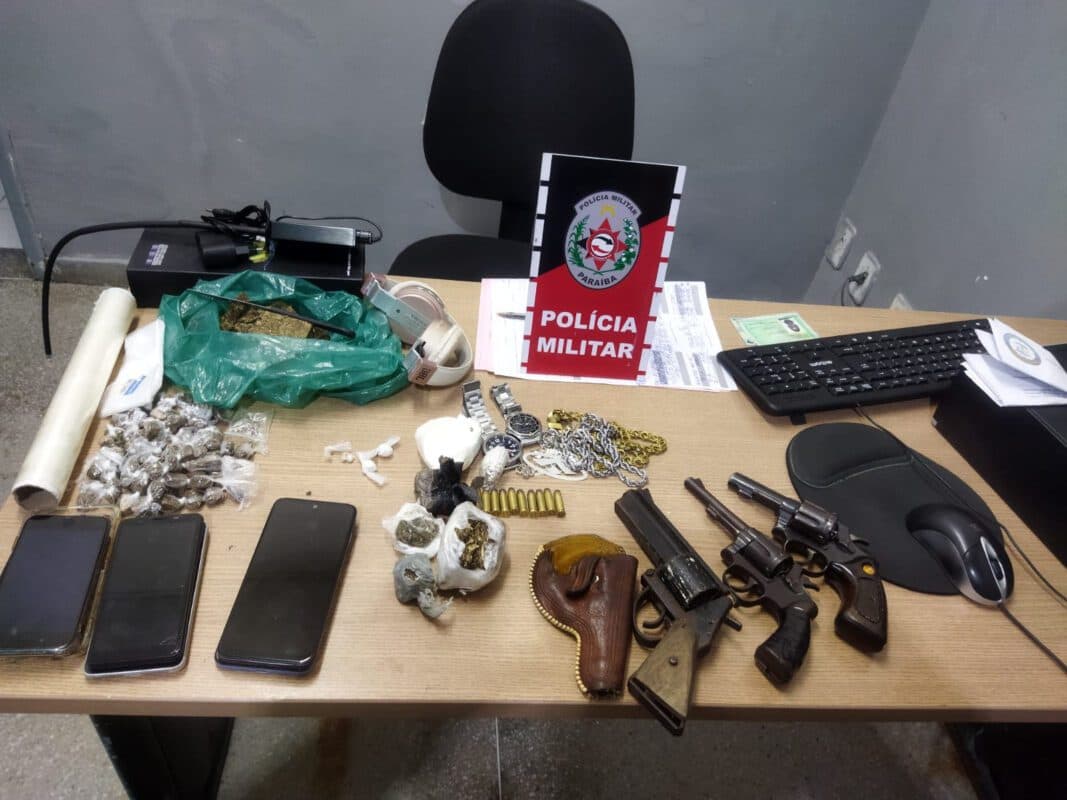 Quatro adolescente são apreendidos com armas e drogas em Campina Grande