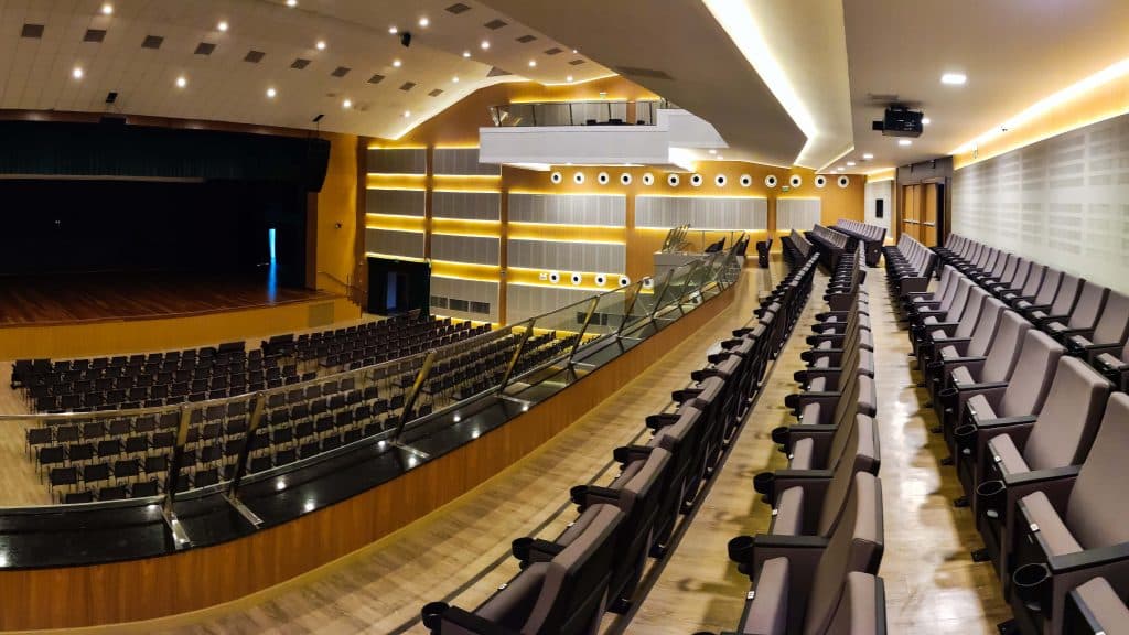 Show Oracional de Santa Terezinha reúne católicos em comemoração aos 34 anos da Família Consolação