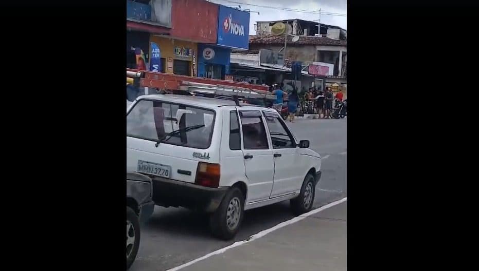 Assaltante morre e outro fica ferido após dono de loja de celulares reagir a assalto em Santa Rita