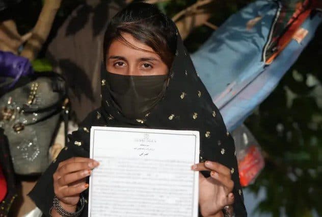 Como Talibã está forçando mulheres divorciadas a voltar com ex-maridos