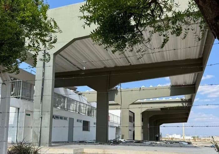 Ventania derruba parte do teto da rodoviária de Sousa