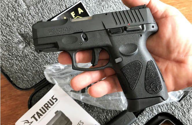 Homem é preso em Fagundes com arma de uso restrito das Forças Armadas