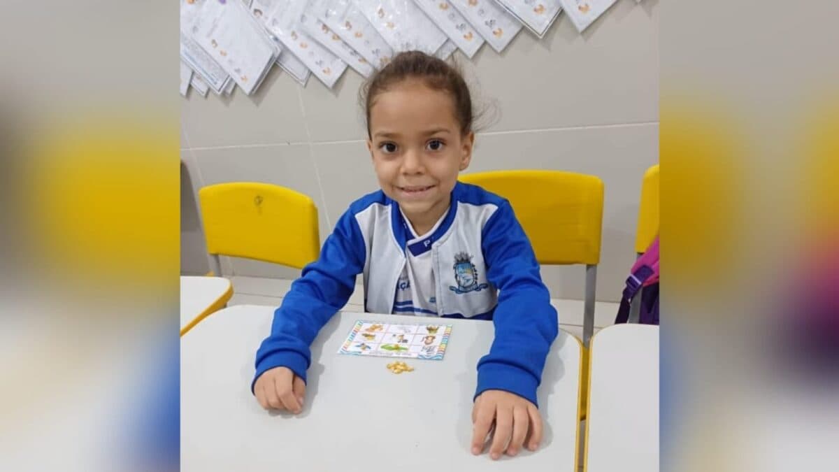 Criança de seis anos morta a tiros em Patos é sepultada em clima de comoção