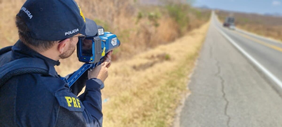 Radar móvel: PRF flagra carro a 151km/h durante operação contra excesso de velocidade na Paraíba