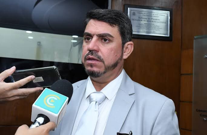 Dinho critica ação judicial para mudar nomes de locais que homenageiam ditadores em João Pessoa