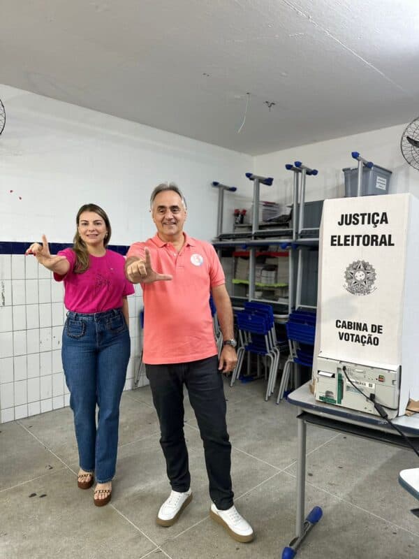 Luciano Cartaxo vota no Bairro dos Estados e assegura que amanhã já começa a campanha para o segundo turno