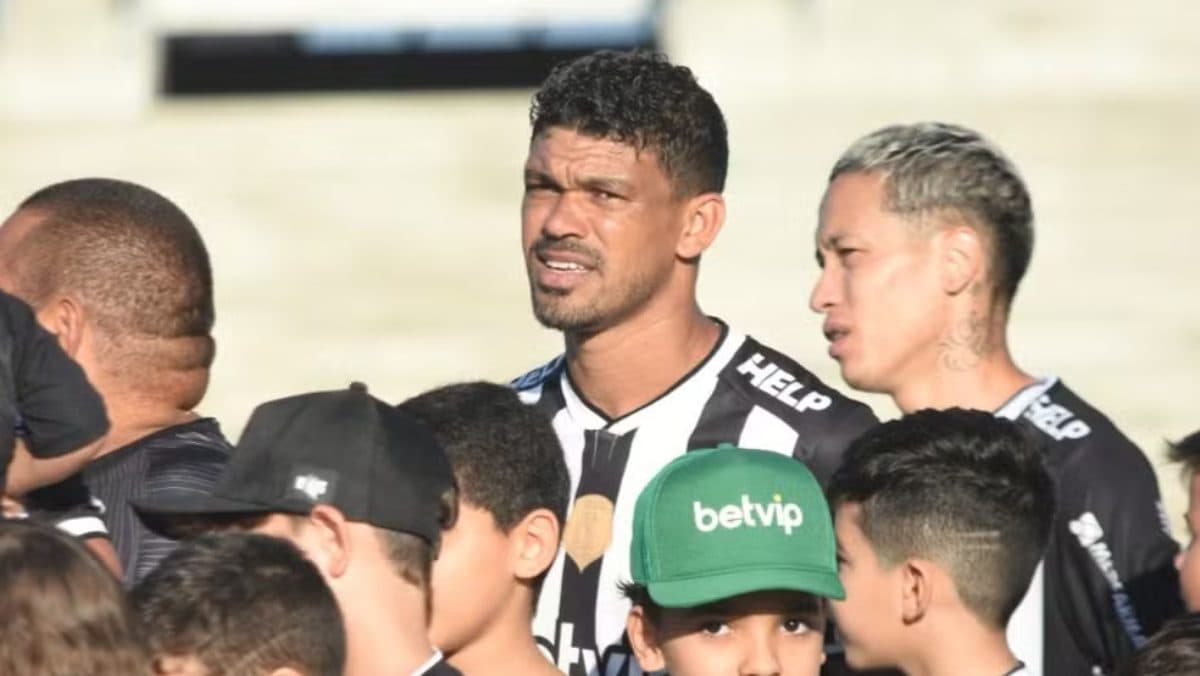 Treze-PB acerta renovação do lateral-direito Van para 2025