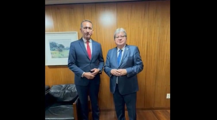 João Azevêdo vai novamente a Brasília e recebe garantia de ministro para os recursos da Operação Carro-Pipa