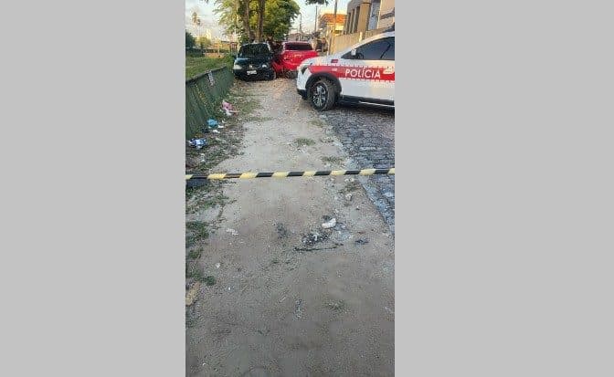 Homem é assassinado a tiros dentro de carro no bairro de Mandacaru, em João Pessoa