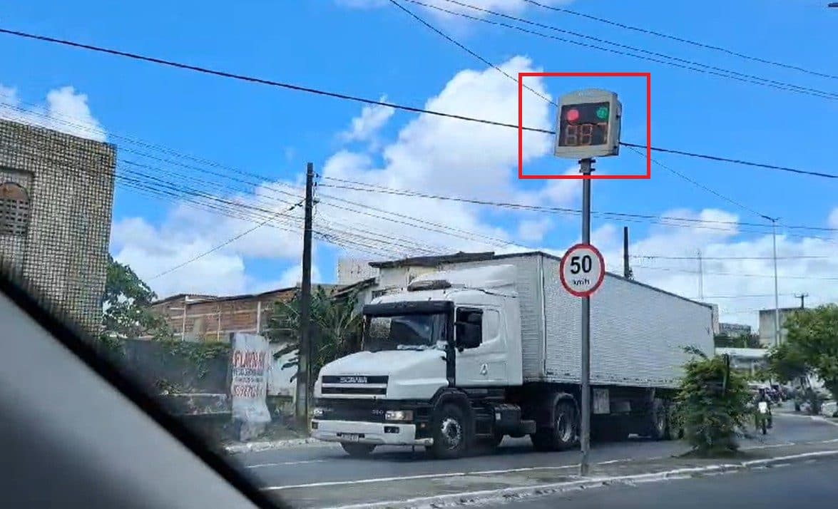 Lombada eletrônica “enlouquece” e mostra veículos a 887 km/h em João Pessoa; Semob tranquiliza motoristas