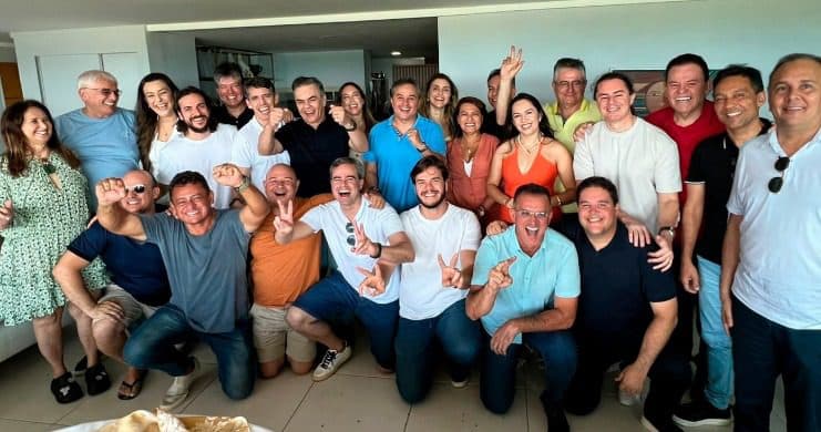 Efraim reúne bancadas de oposição da Paraíba em confraternização e declara: "2026 é logo ali"