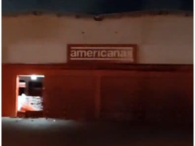 VÍDEO: Lojas Americanas é arrombada no bairro do Rangel e bandidos levam vários equipamentos