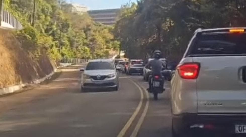 VÍDEO: engarrafamento é registrado nos Bancários e Ponte das Três Ruas e gera reclamações