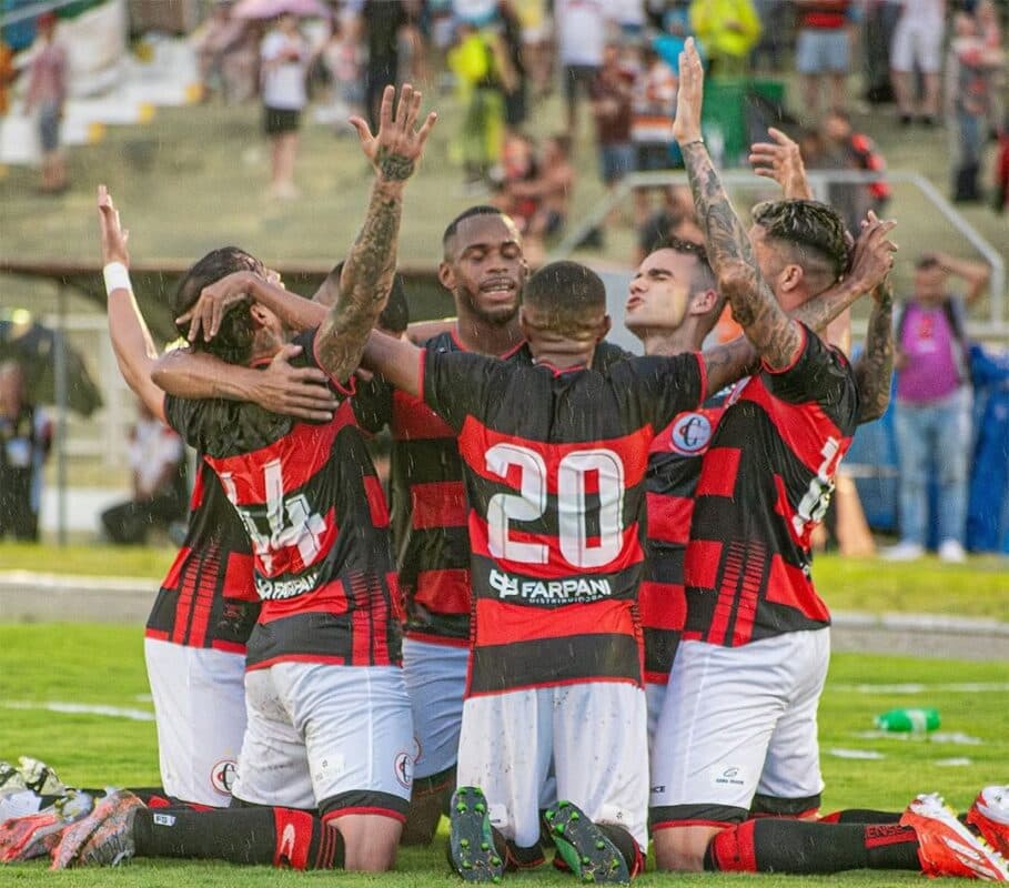Campinense aplica goleada de 6 x 0 no Picuiense e sobe uma posição na tabela do Paraibano