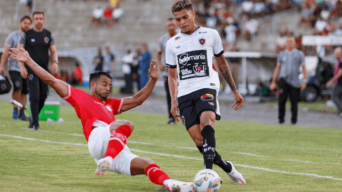 Em jogo movimentado, Botafogo-PB vence Auto Esporte e segue na liderança do Paraibano