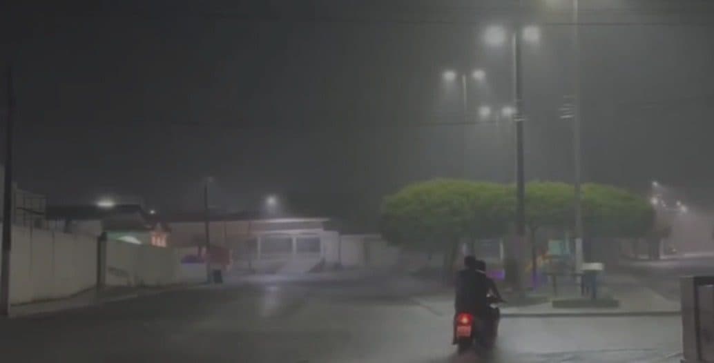VÍDEOS: Sertão da Paraíba tem noite de chuva com registros de ruas alagadas