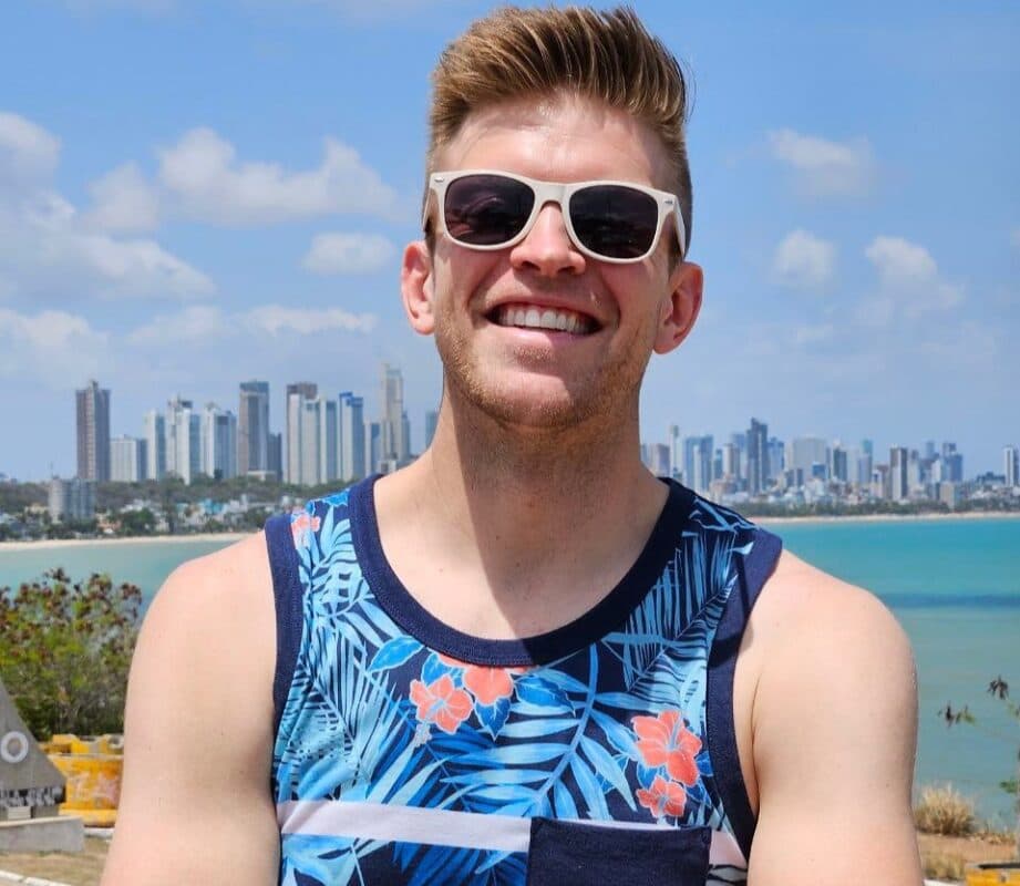 Youtuber dos Estados Unidos visita João Pessoa e corta cabelo em barbearia da capital: "Muito melhor do que nos EUA"