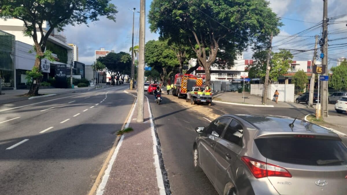 Derramamento de óleo causa transtornos na avenida Epitácio Pessoa