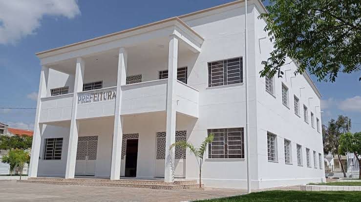 “Help”: nova prefeita, Corrinha Delfino, batiza Prefeitura de Cajazeiras como “Casa Branca”