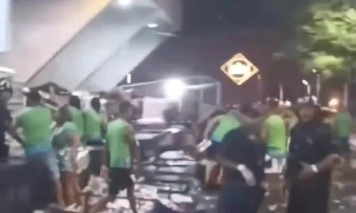 VÍDEO: evento de carnaval em Olinda tem quebra-quebra em open bar